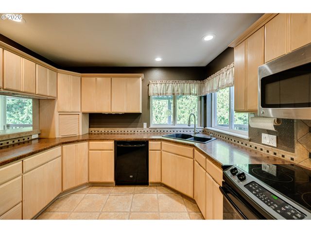 724 OSTRANDER Rd, Kelso, WA 98626