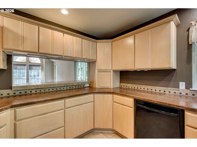 724 OSTRANDER Rd, Kelso, WA 98626