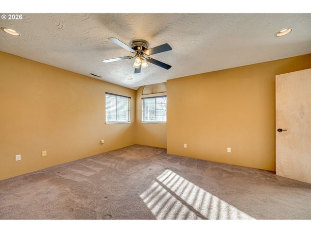 724 OSTRANDER Rd, Kelso, WA 98626