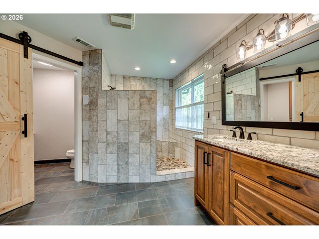 724 OSTRANDER Rd, Kelso, WA 98626