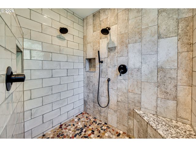 724 OSTRANDER Rd, Kelso, WA 98626