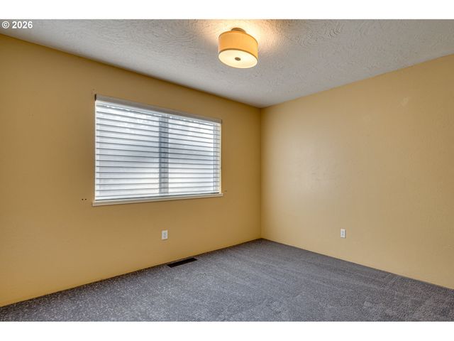 724 OSTRANDER Rd, Kelso, WA 98626