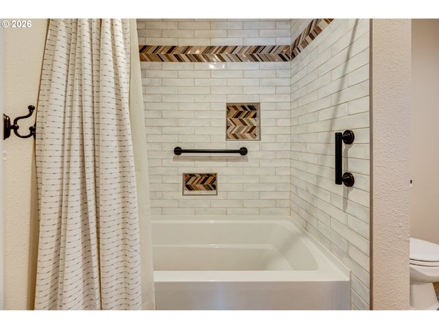 724 OSTRANDER Rd, Kelso, WA 98626