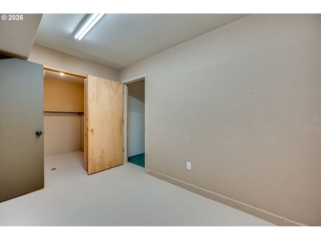 724 OSTRANDER Rd, Kelso, WA 98626