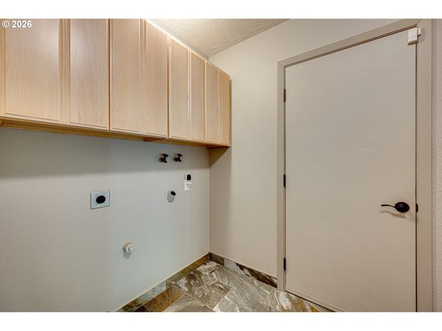 724 OSTRANDER Rd, Kelso, WA 98626