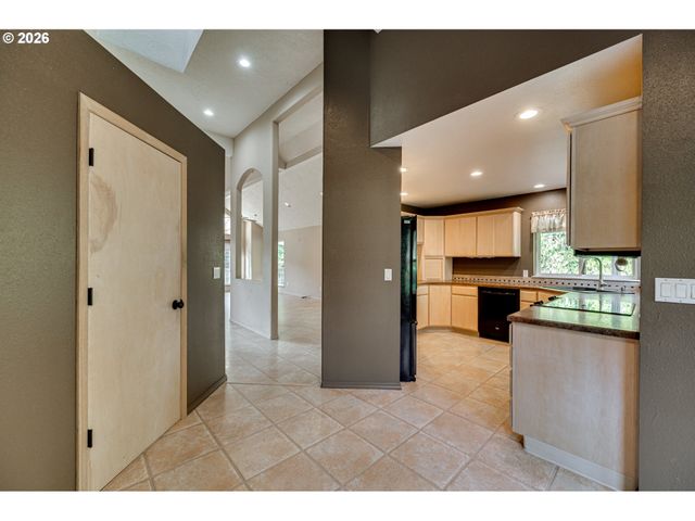 724 OSTRANDER Rd, Kelso, WA 98626