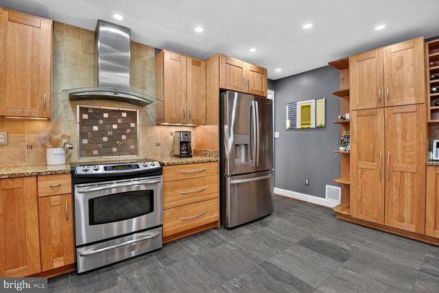 10209 LLOYD RD, Potomac, MD 20854