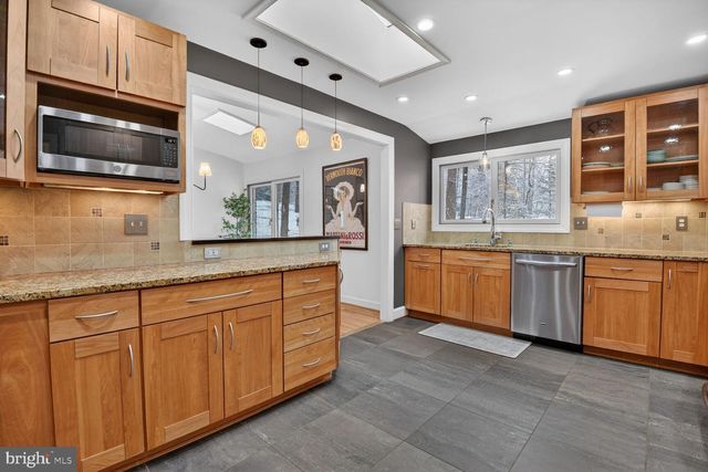 10209 LLOYD RD, Potomac, MD 20854