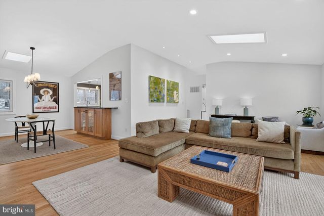 10209 LLOYD RD, Potomac, MD 20854