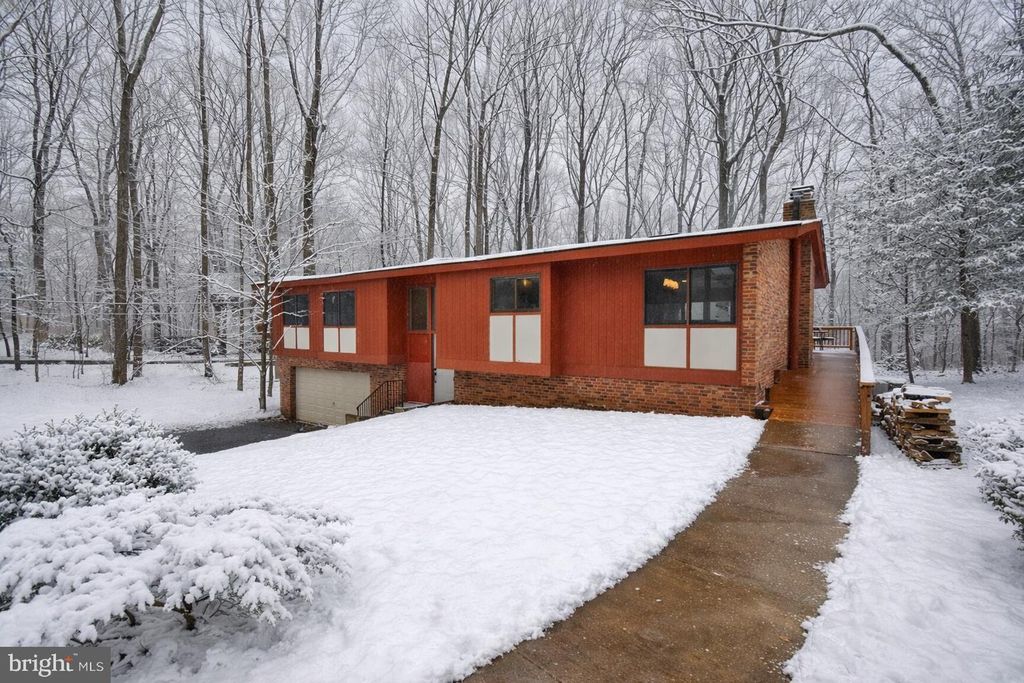 10209 LLOYD RD, Potomac, MD 20854