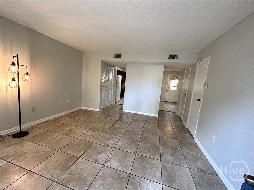 Image 4 of property listing at 10710 Egmont Road 19, Savannah, GA 31406