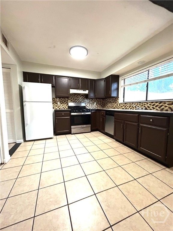 Image 8 of property listing at 10710 Egmont Road 19, Savannah, GA 31406