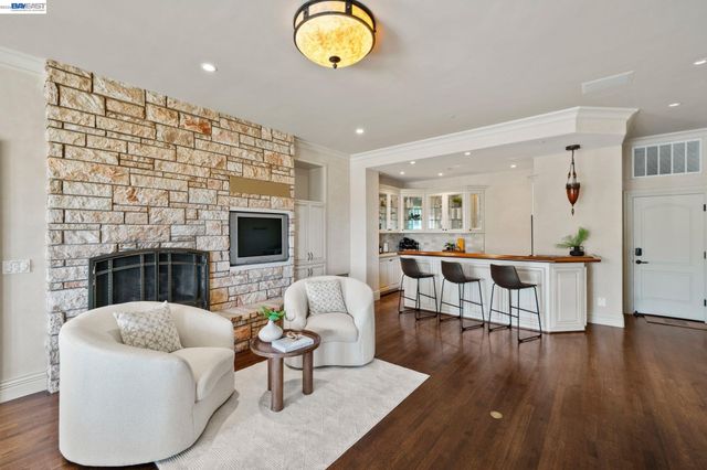 27 Eagle Ridge Ln, Danville, CA 94506