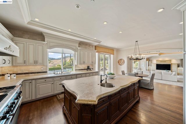 27 Eagle Ridge Ln, Danville, CA 94506