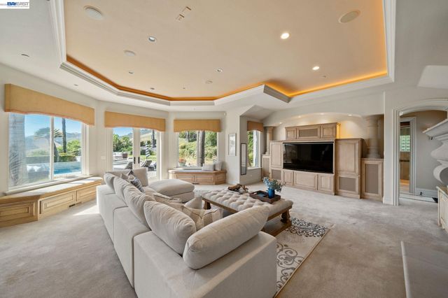 27 Eagle Ridge Ln, Danville, CA 94506