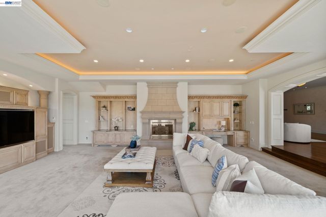 27 Eagle Ridge Ln, Danville, CA 94506