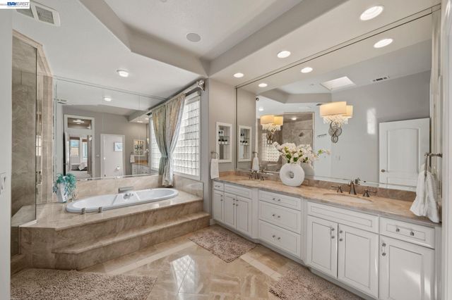 27 Eagle Ridge Ln, Danville, CA 94506