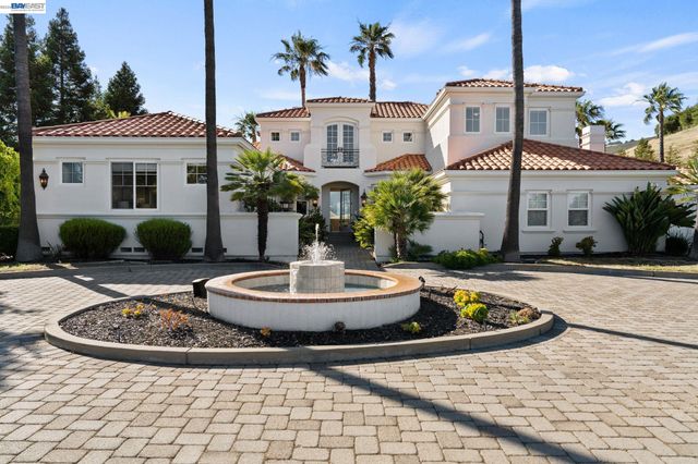 27 Eagle Ridge Ln, Danville, CA 94506