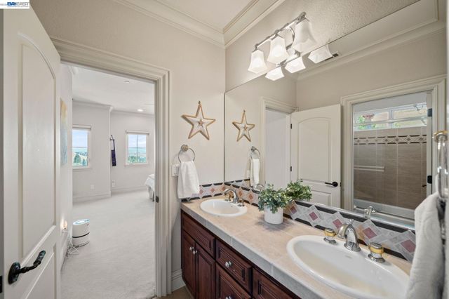 27 Eagle Ridge Ln, Danville, CA 94506