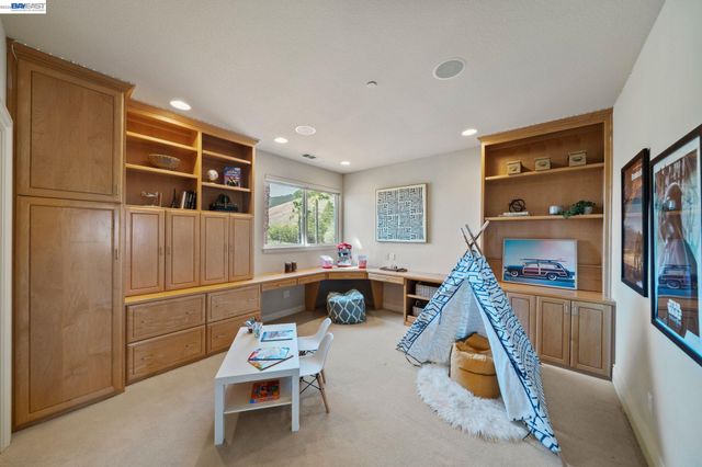 27 Eagle Ridge Ln, Danville, CA 94506