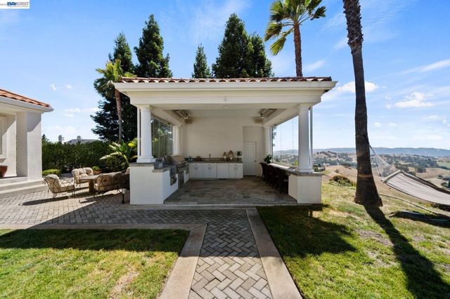 27 Eagle Ridge Ln, Danville, CA 94506