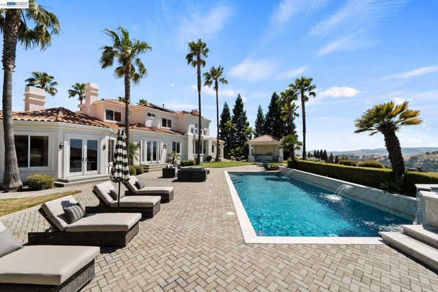 27 Eagle Ridge Ln, Danville, CA 94506