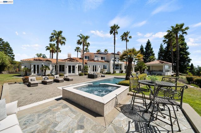 27 Eagle Ridge Ln, Danville, CA 94506