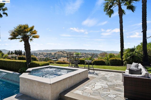 27 Eagle Ridge Ln, Danville, CA 94506