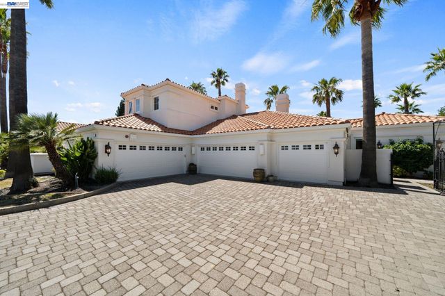 27 Eagle Ridge Ln, Danville, CA 94506