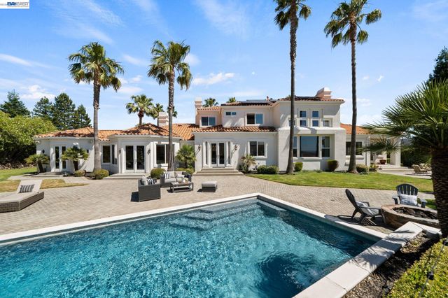 27 Eagle Ridge Ln, Danville, CA 94506