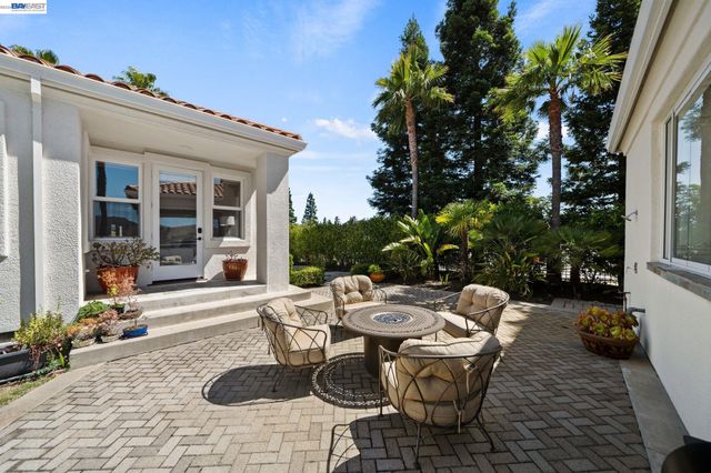 27 Eagle Ridge Ln, Danville, CA 94506