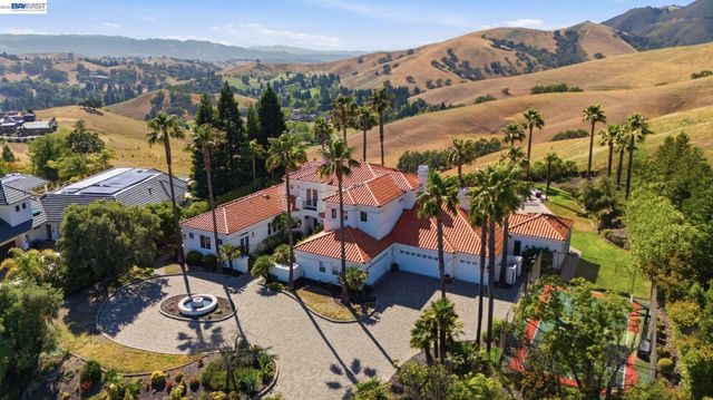27 Eagle Ridge Ln, Danville, CA 94506