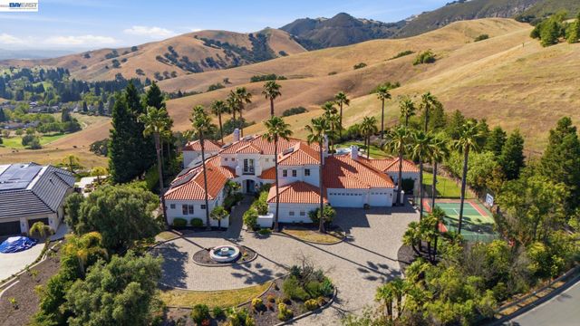 27 Eagle Ridge Ln, Danville, CA 94506