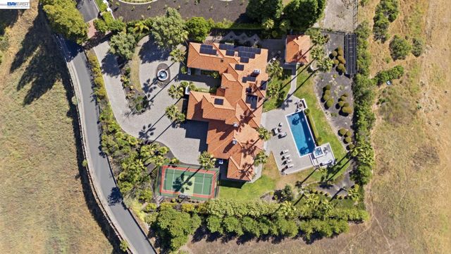 27 Eagle Ridge Ln, Danville, CA 94506