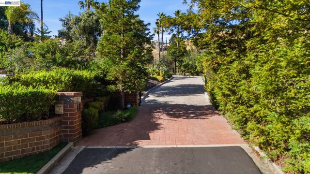 27 Eagle Ridge Ln, Danville, CA 94506