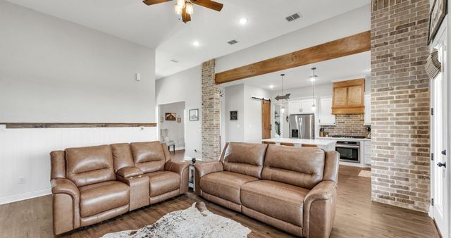 184 Randi Road, Bellville, TX 77418