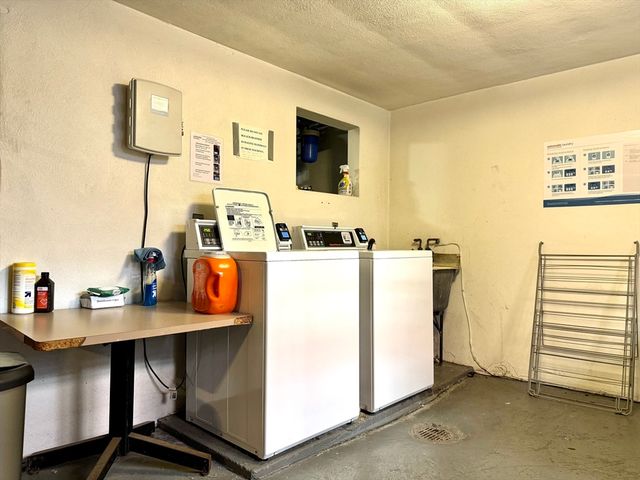 206 High St 1, Waltham, MA 02453