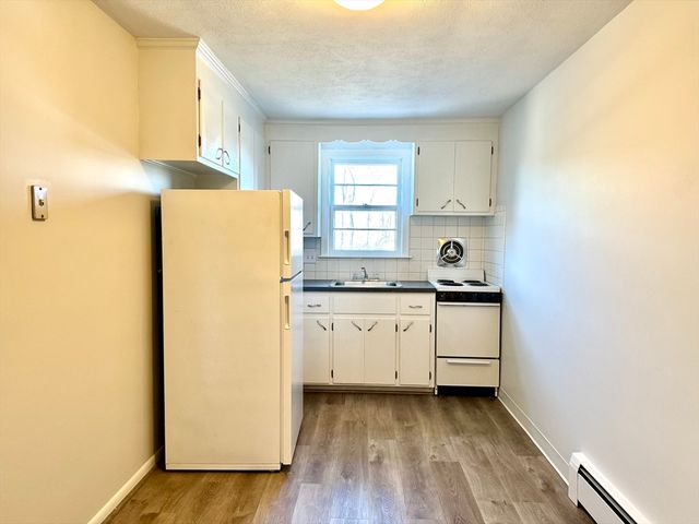 206 High St 1, Waltham, MA 02453