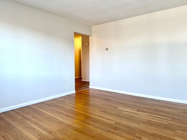 206 High St 1, Waltham, MA 02453