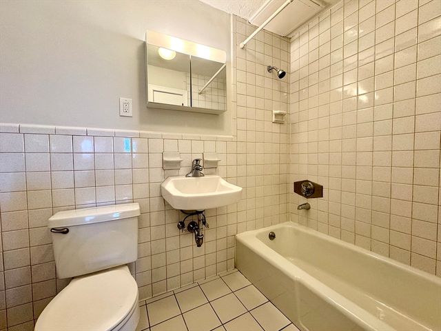 206 High St 1, Waltham, MA 02453