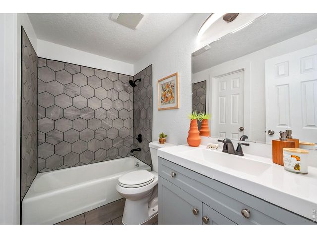 954 Martin Rd, Longmont, CO 80504