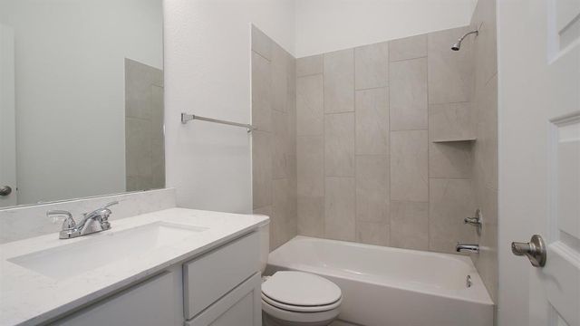 13610 Thunder Stone Ln, Pearland, TX 77584