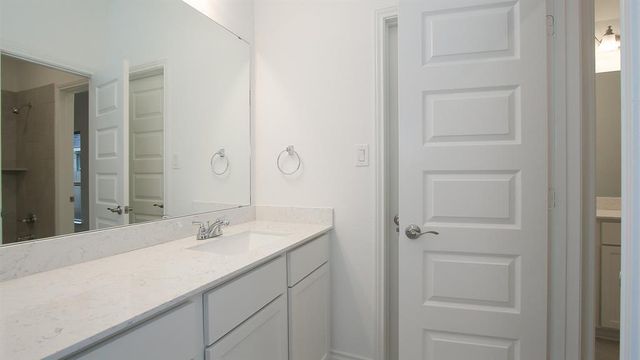 13610 Thunder Stone Ln, Pearland, TX 77584