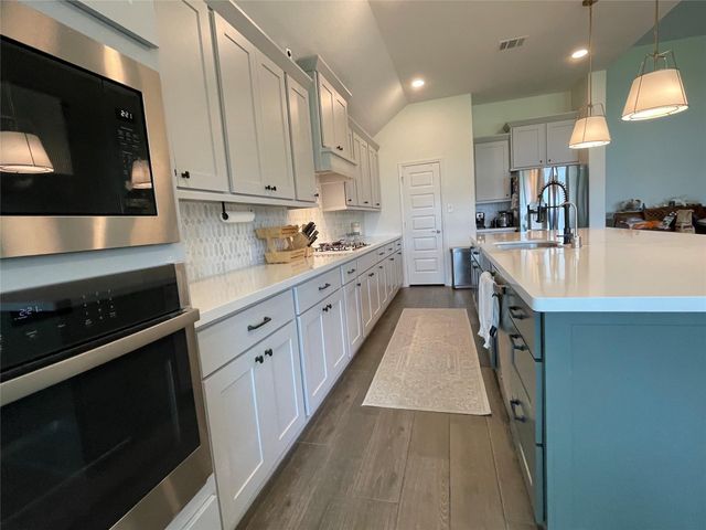 13610 Thunder Stone Ln, Pearland, TX 77584