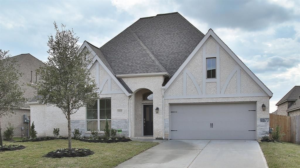 13610 Thunder Stone Ln, Pearland, TX 77584