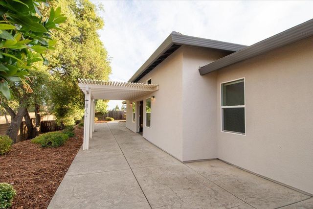 2043 Thomas Dr, Jackson, CA 95642