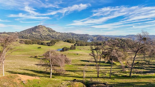 2043 Thomas Dr, Jackson, CA 95642