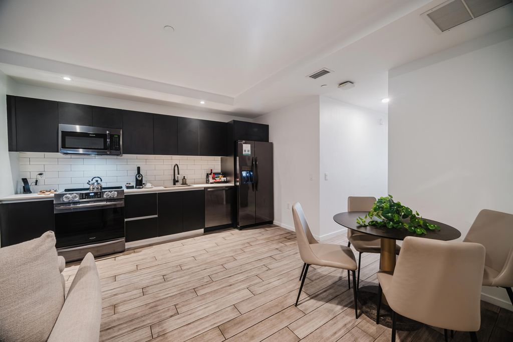 398 NE 5TH Street 1515, Miami, FL 33132