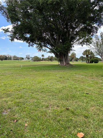 1045 Country Club Dr 307, Margate, FL 33063