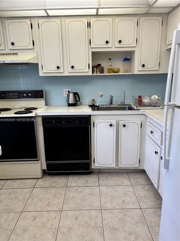 1045 Country Club Dr 307, Margate, FL 33063